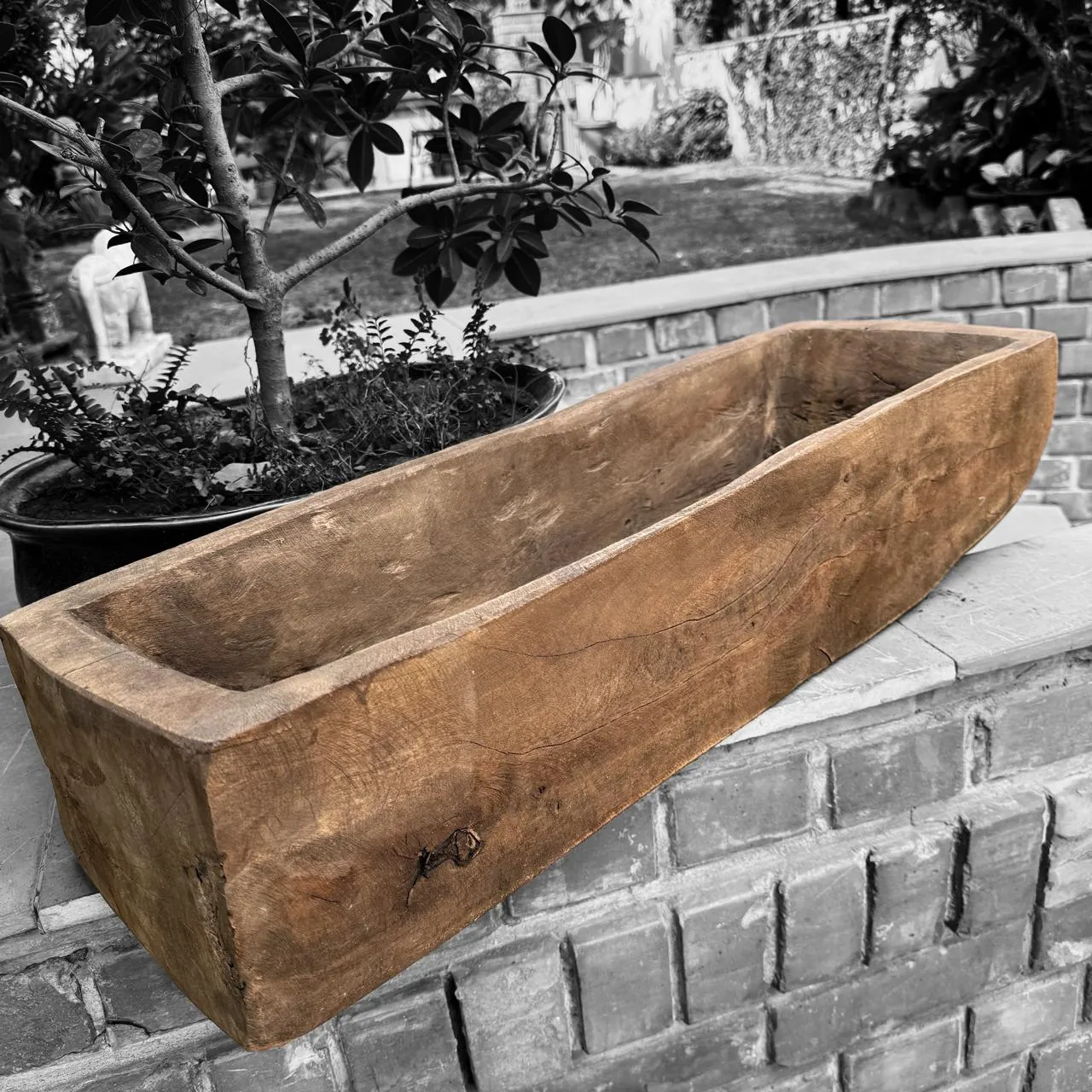 Burhan 2 : Raw wood planter