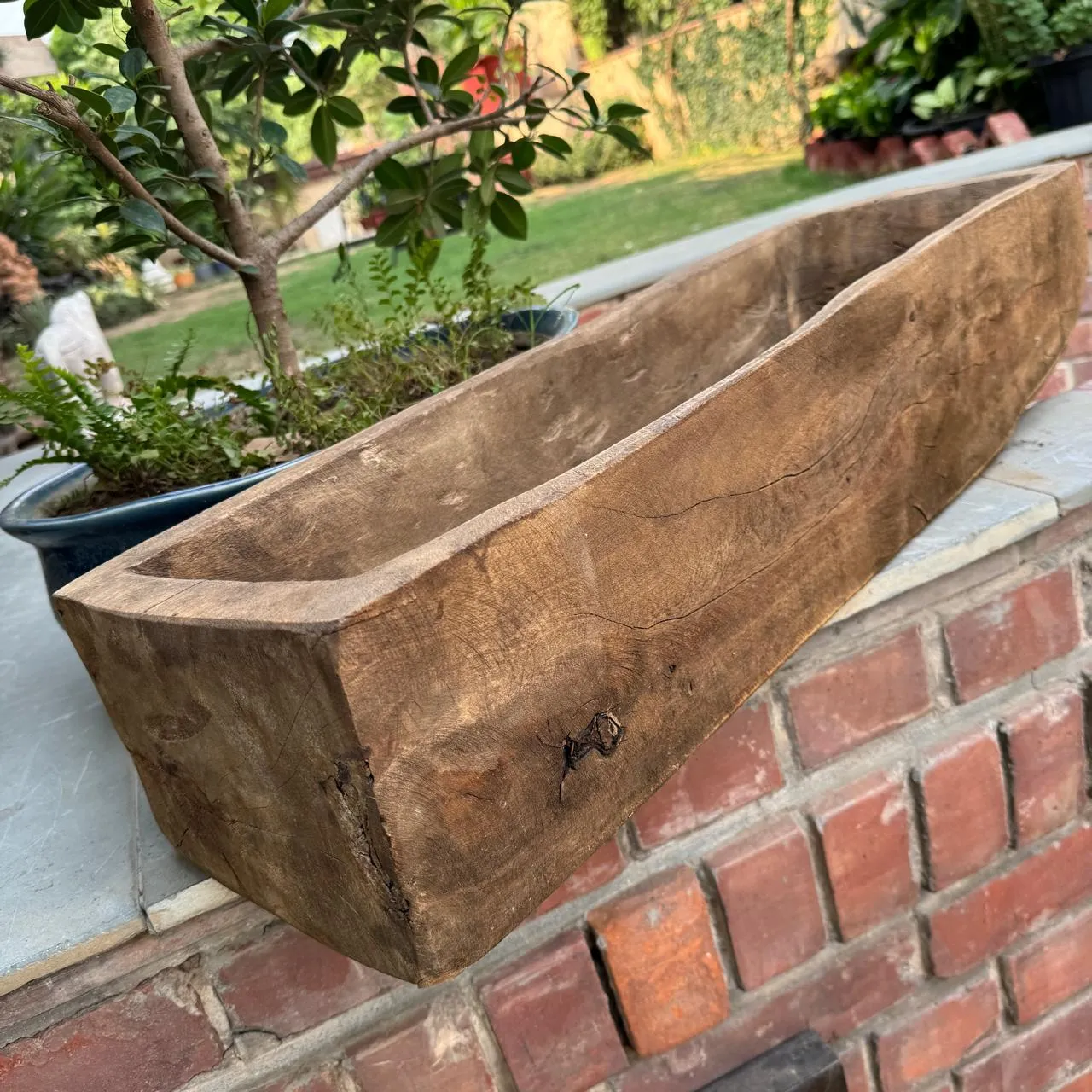 Burhan 2 : Raw wood planter