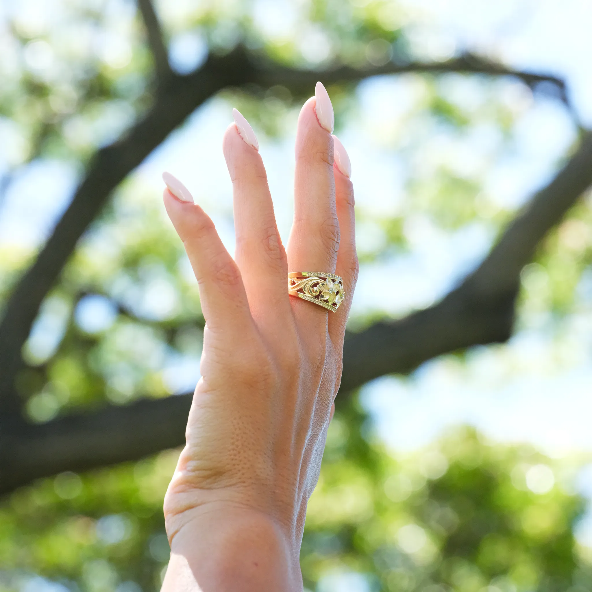 Hawaiian Heirloom Plumeria Ring in Gold with Diamonds - 13mm