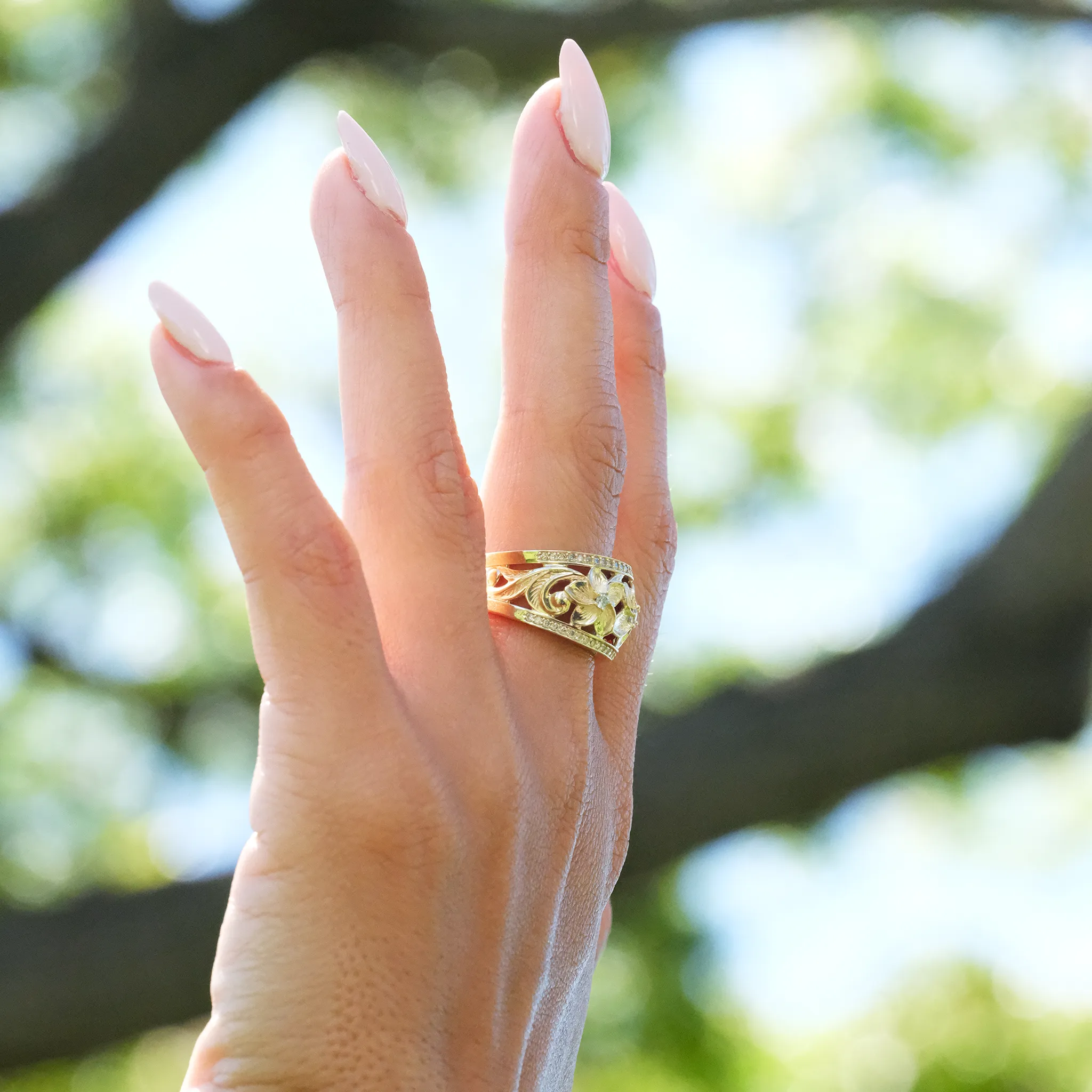 Hawaiian Heirloom Plumeria Ring in Gold with Diamonds - 13mm