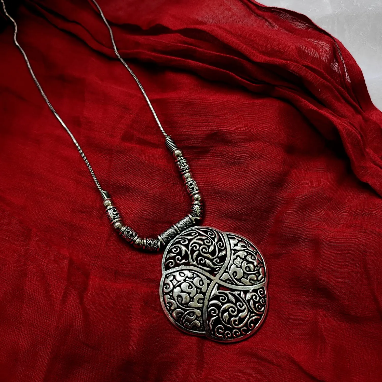 Silver Plated Oxidized Chain With Unique Pendant